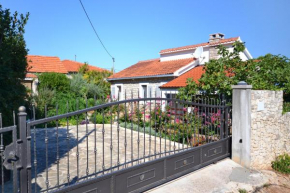  Apartments by the sea Splitska, Brac - 11300  Сплитска